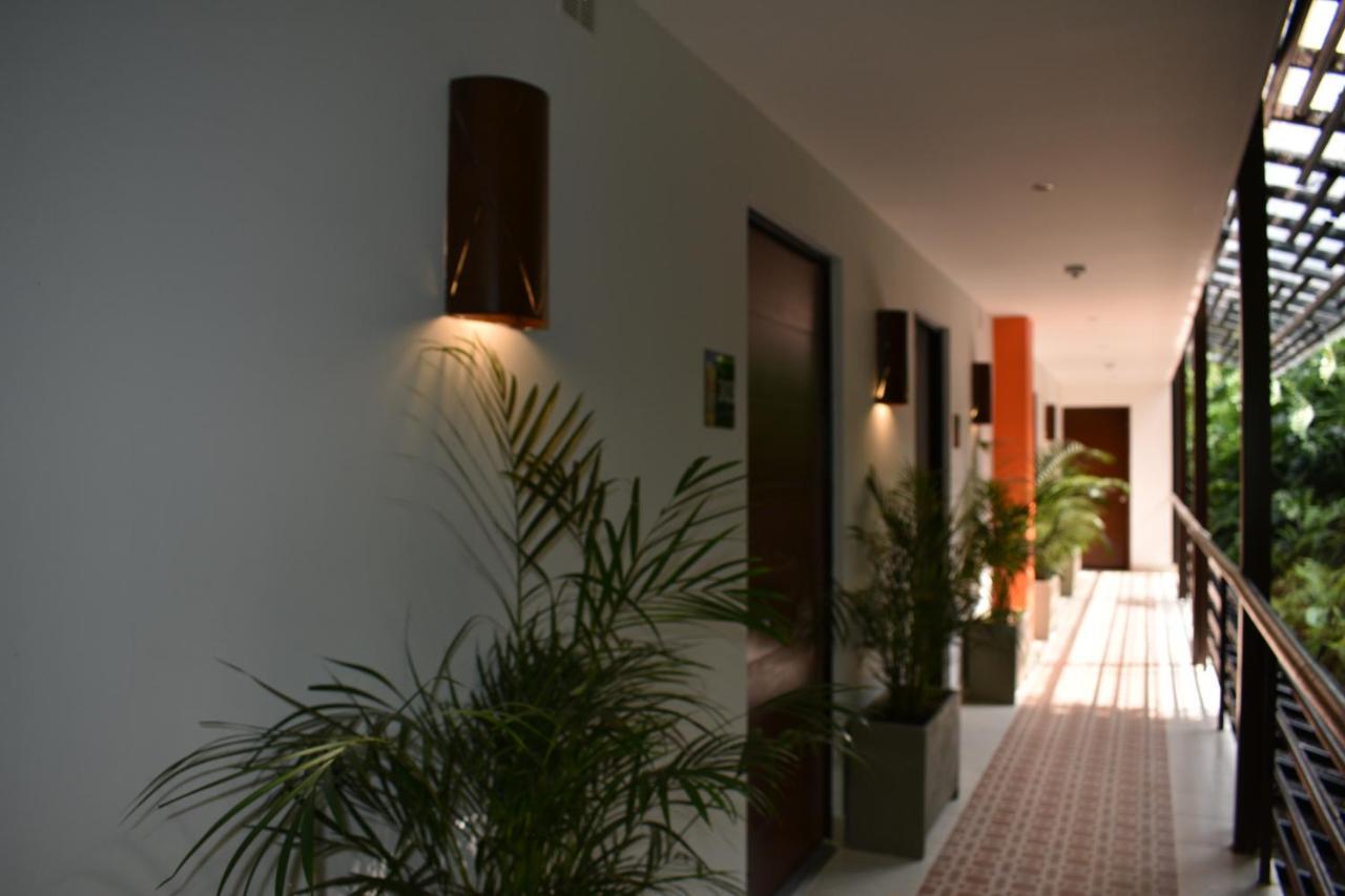 Hotel Bambu Inn Саленто Экстерьер фото